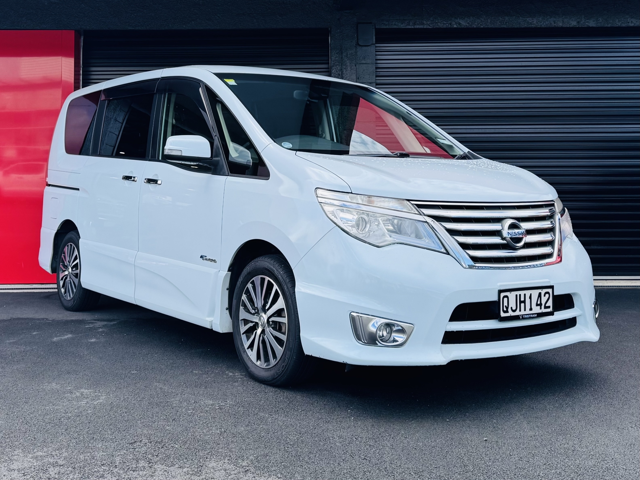 Nissan Serena 2015