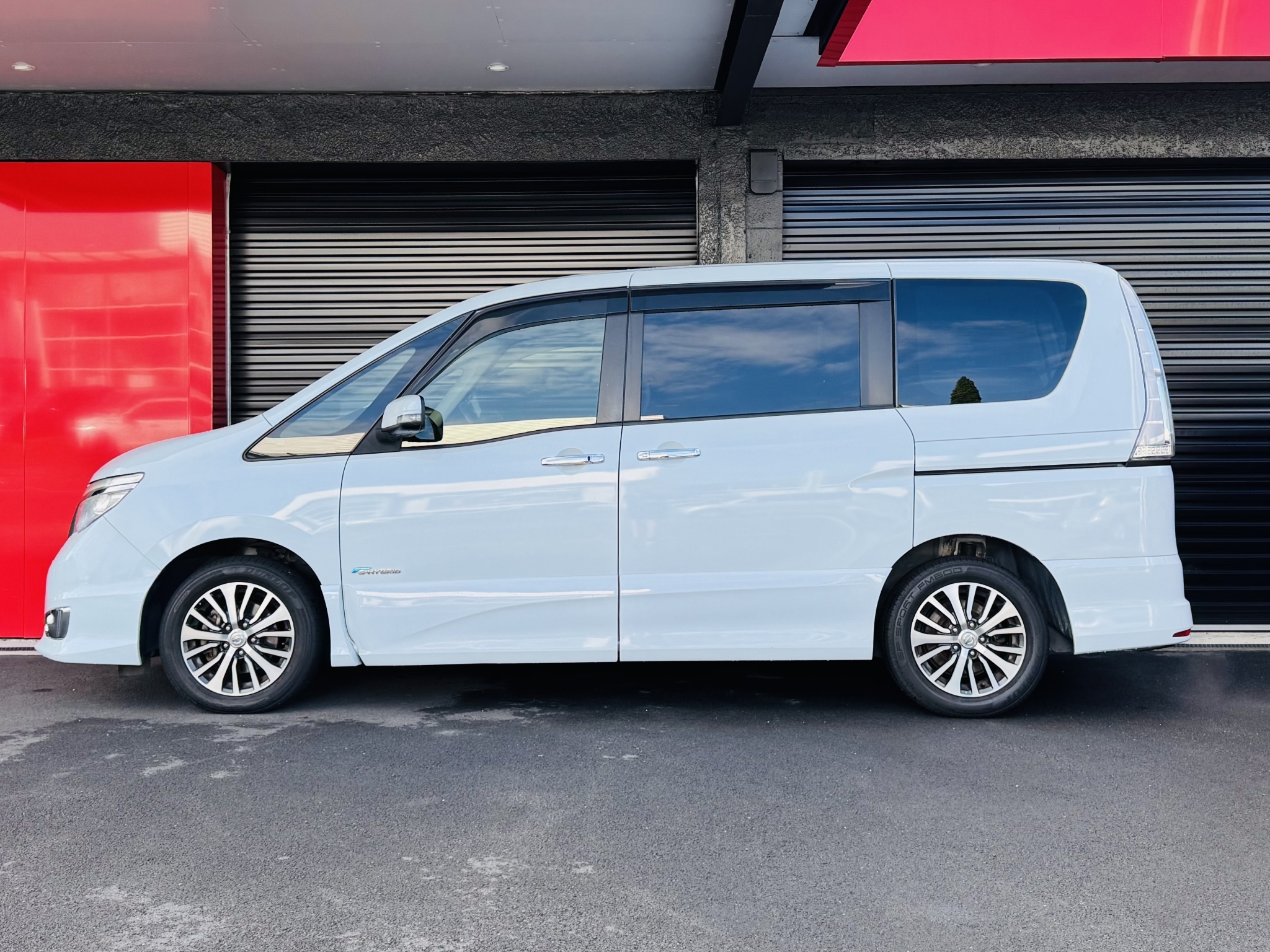 Nissan Serena 2015 - 3