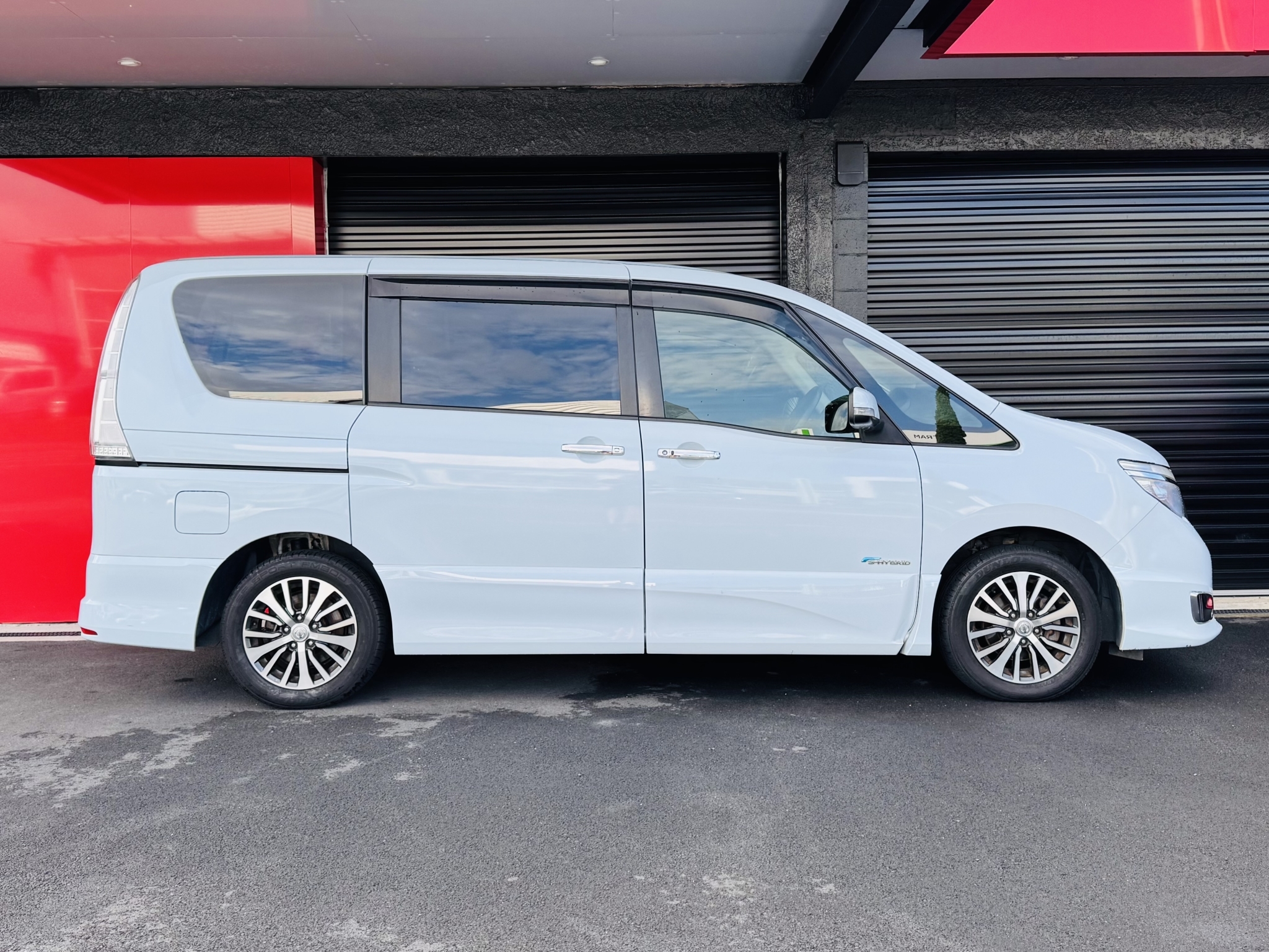Nissan Serena 2015 - 4