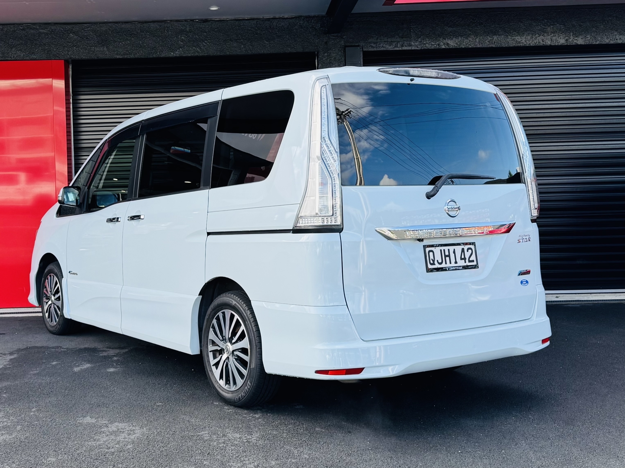 Nissan Serena 2015 - 7