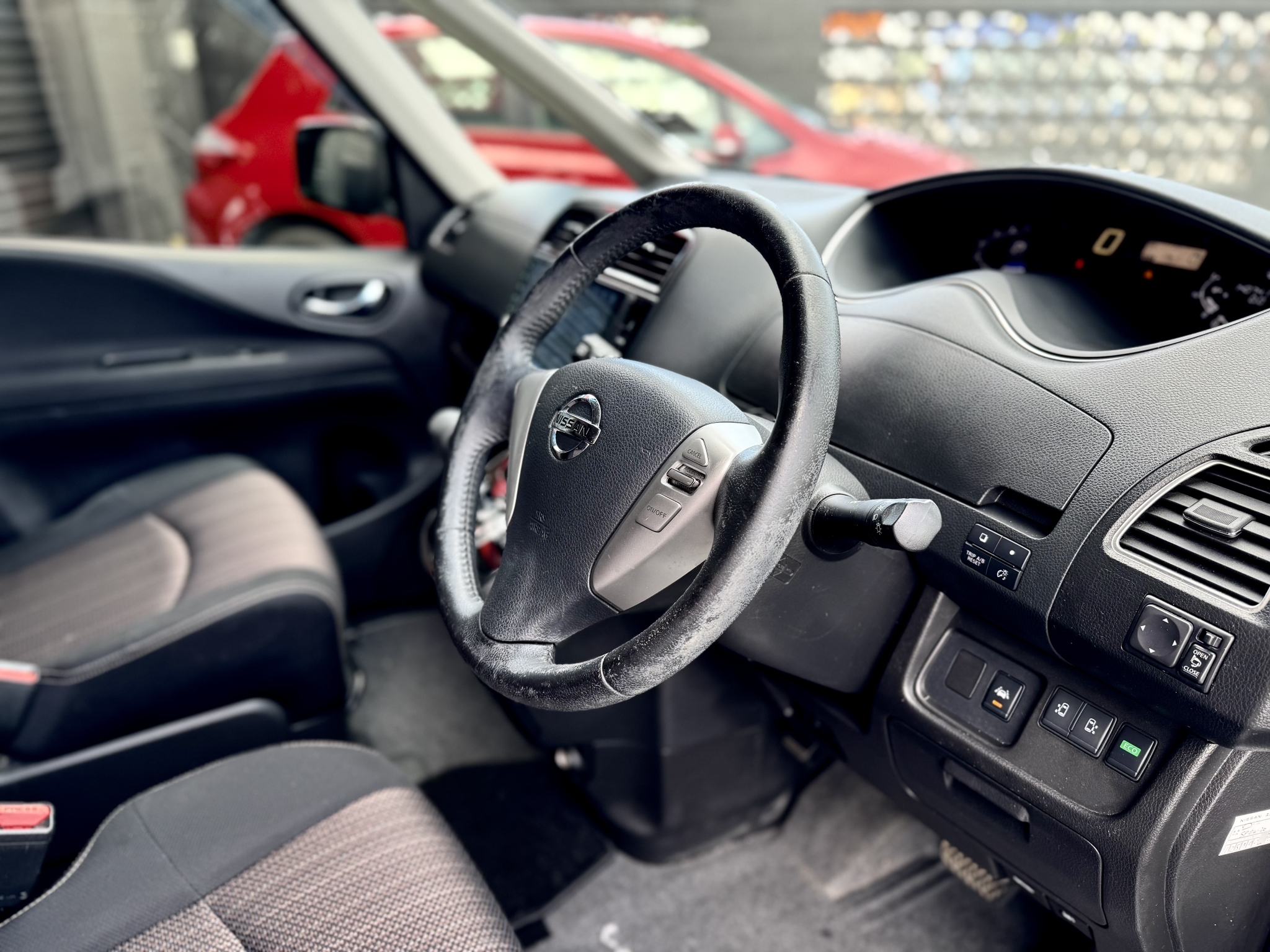 Nissan Serena 2015 - 9