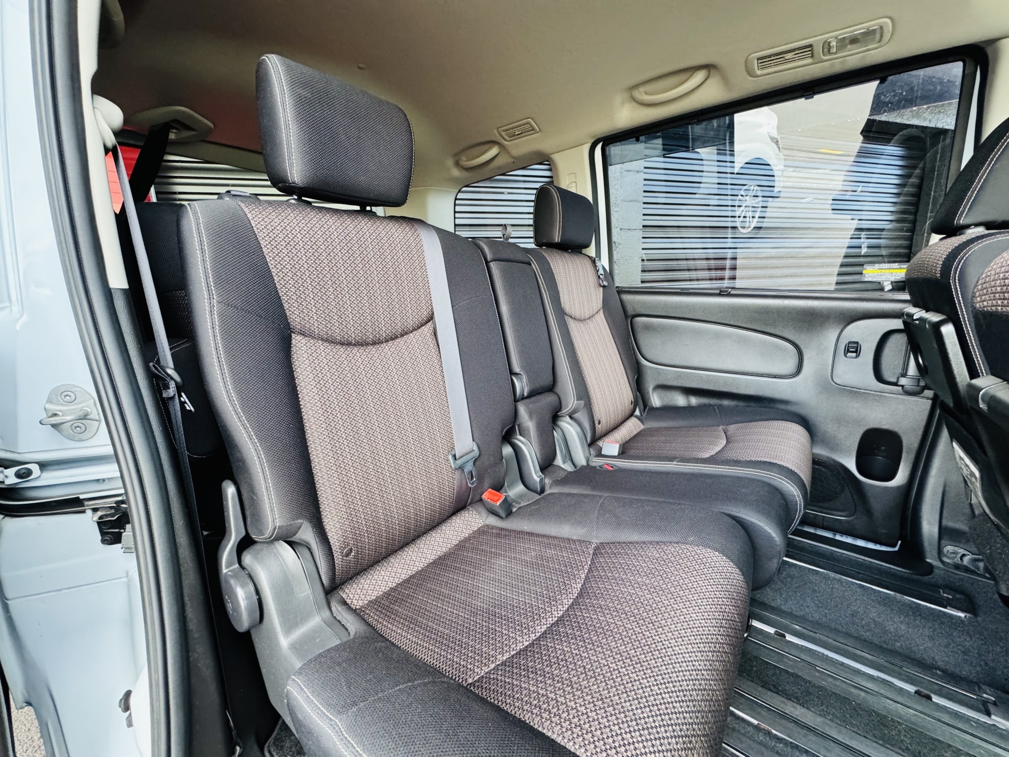 Nissan Serena 2015 - 11