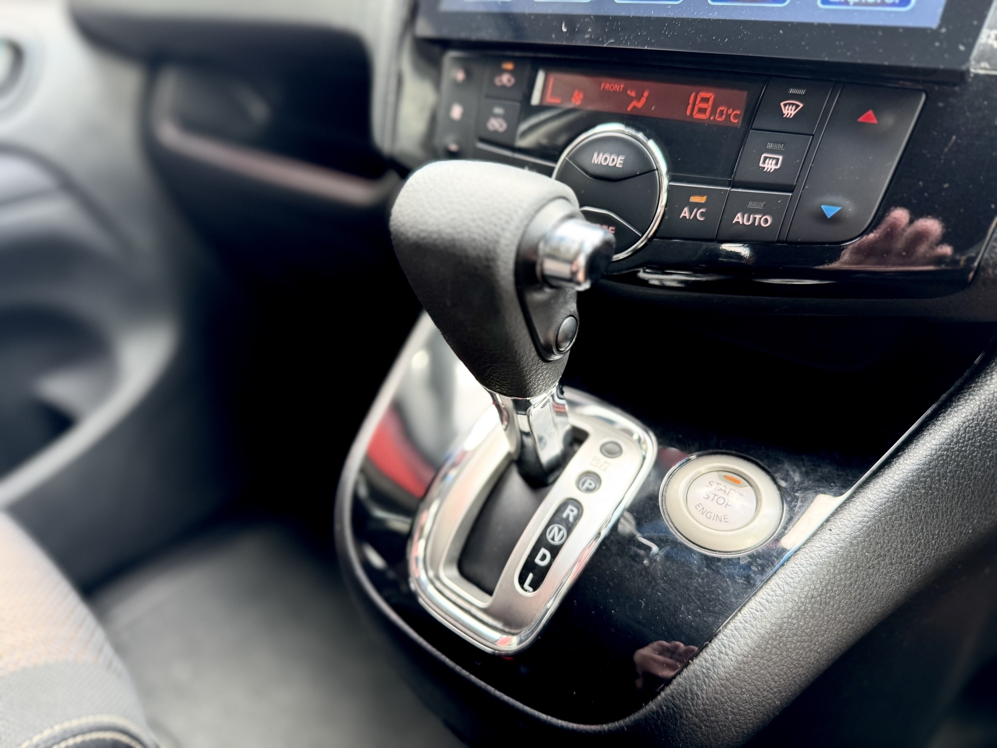 Nissan Serena 2015 - 13