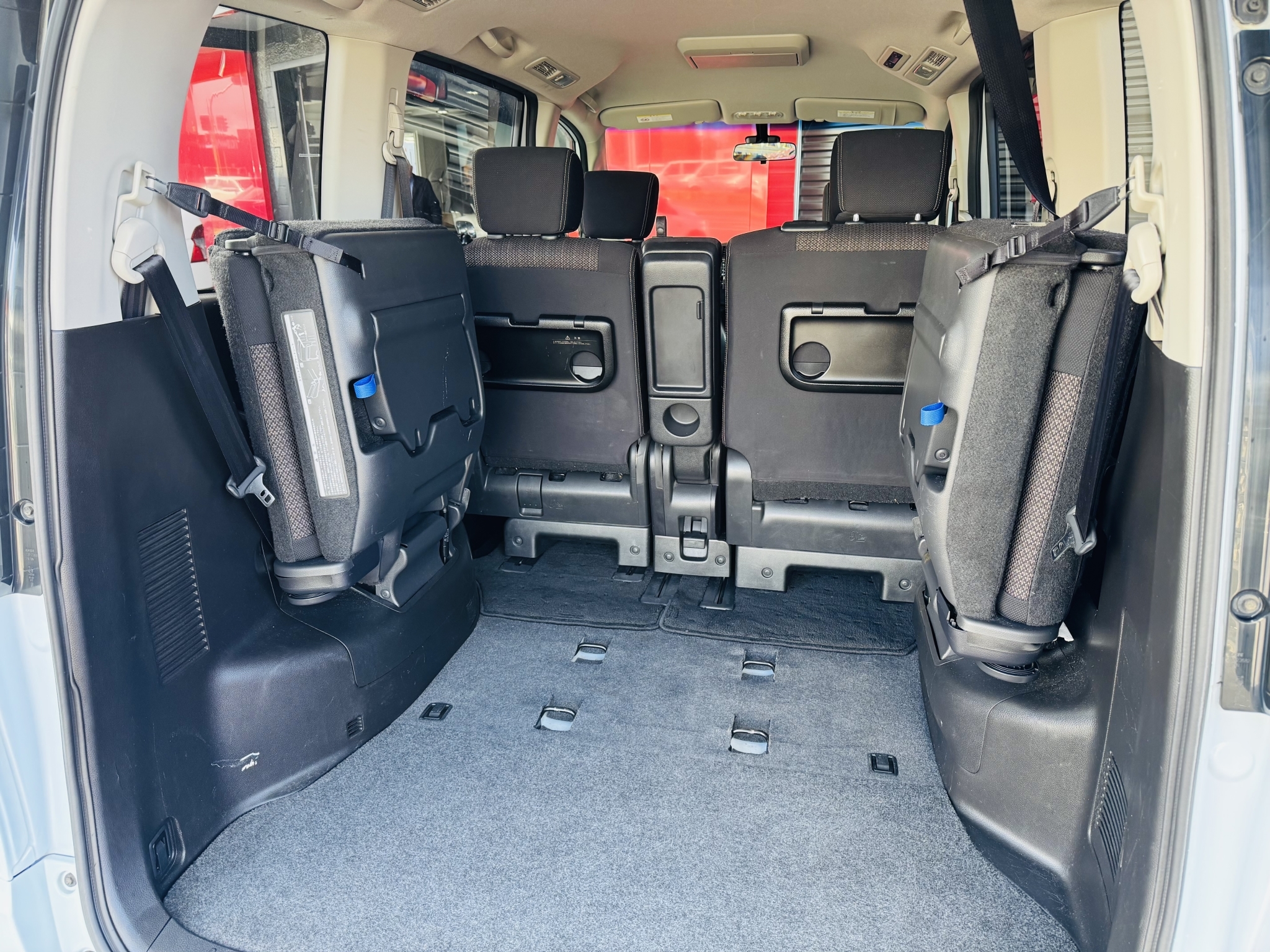 Nissan Serena 2015 - 18