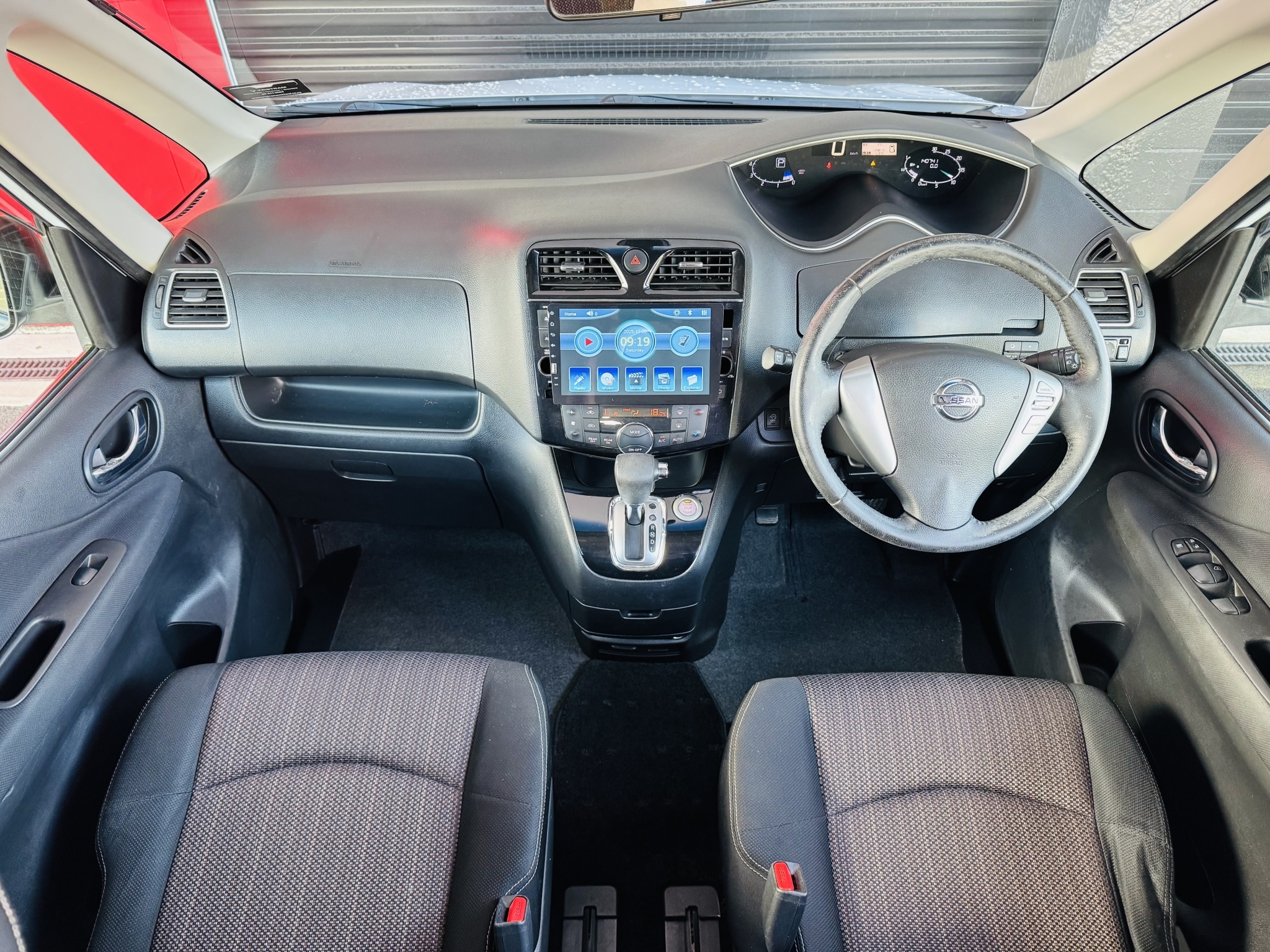 Nissan Serena 2015 - 19