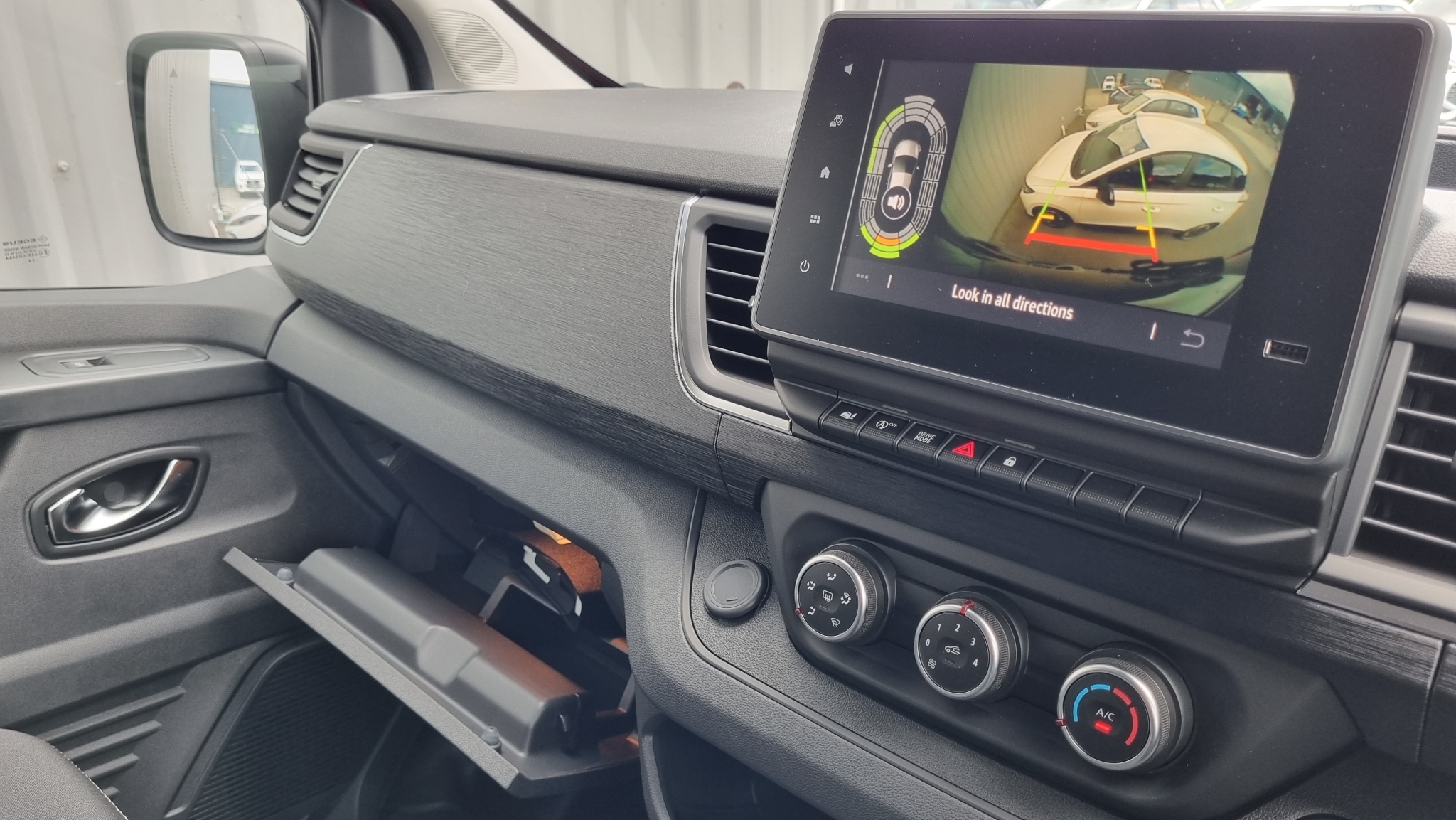 Renault Trafic 2025 - 12