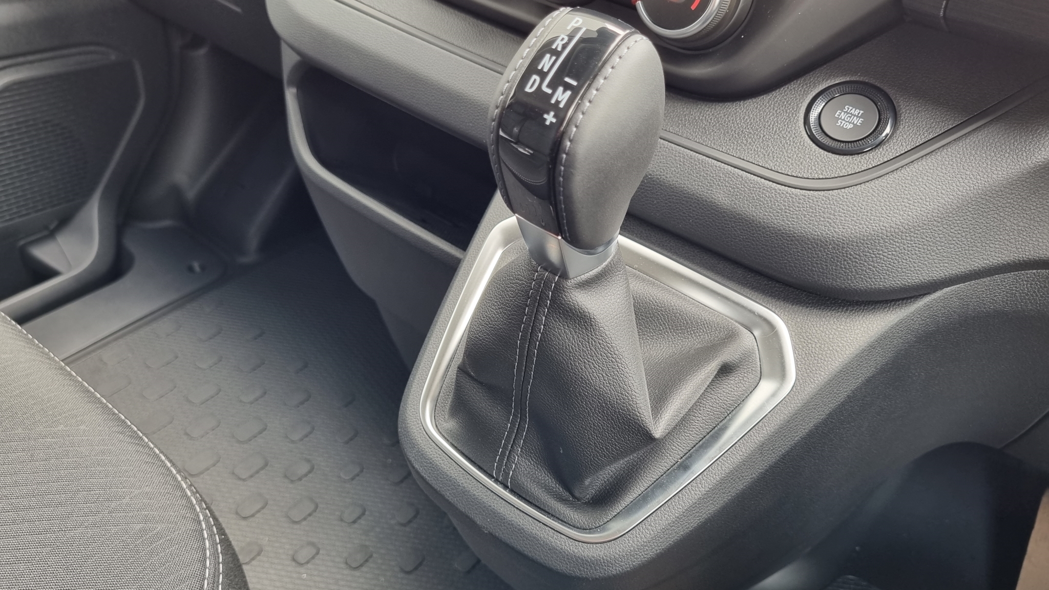 Renault Trafic 2025 - 14