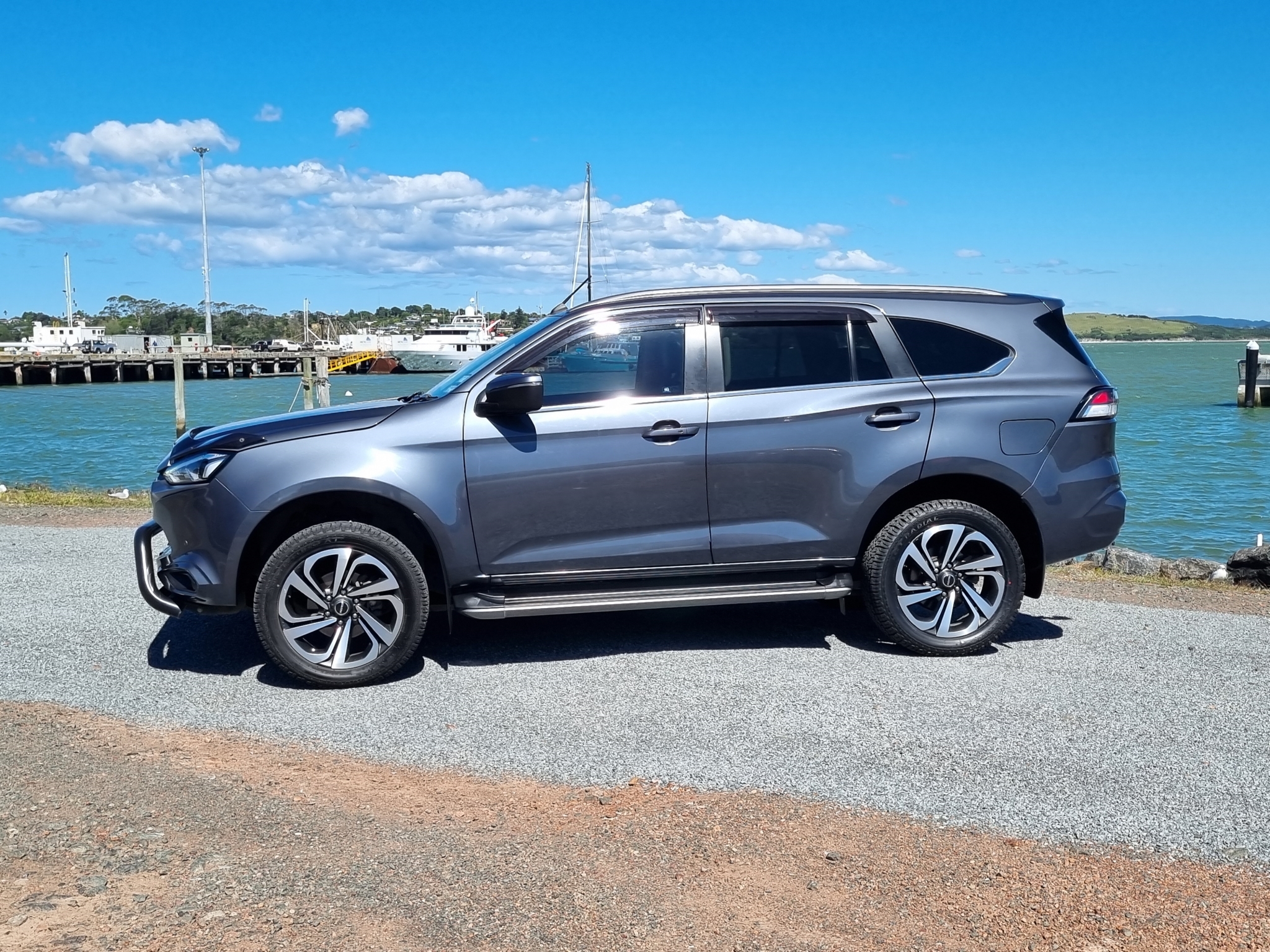 Isuzu MU-X 2022 - 4