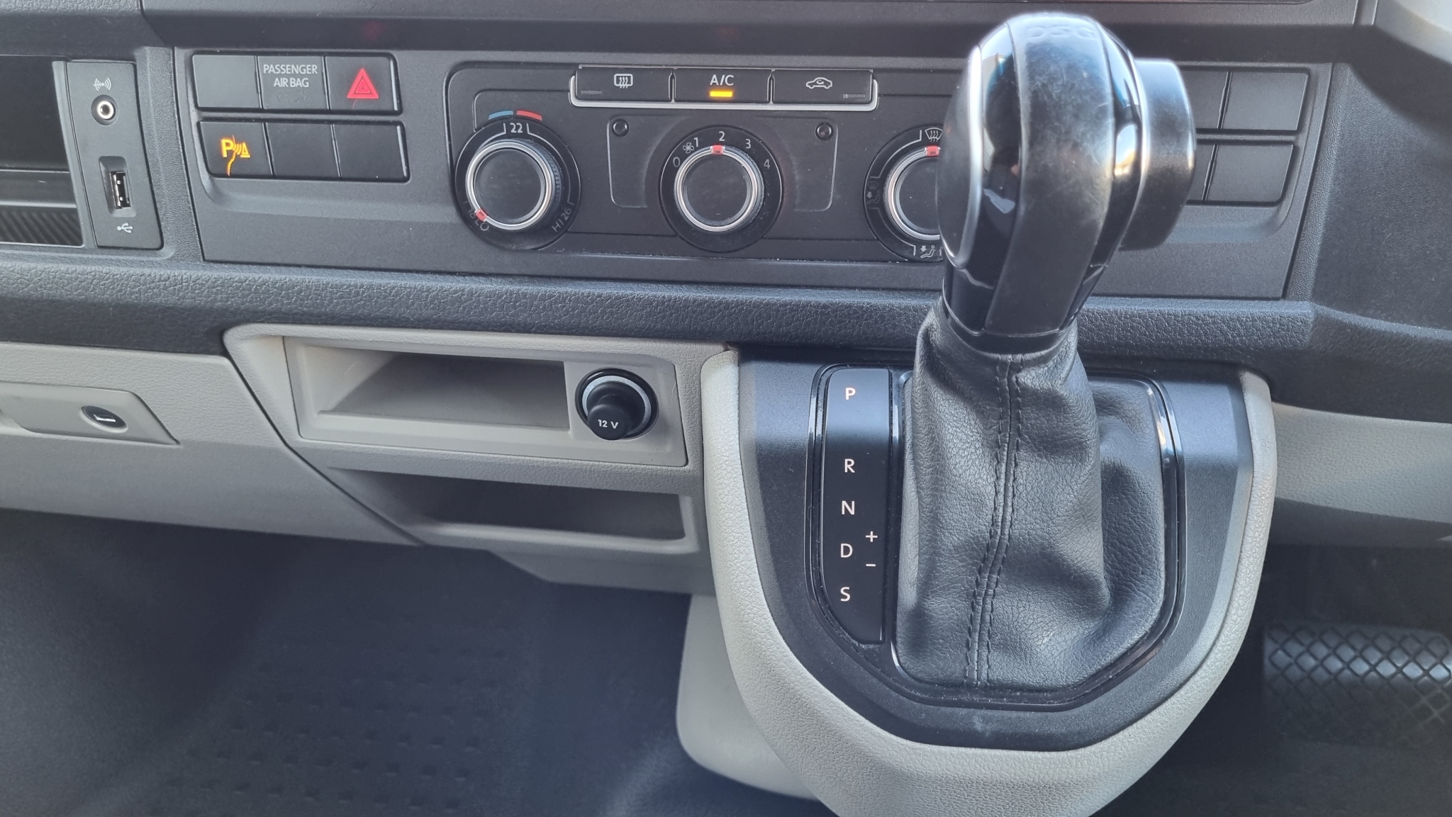 Volkswagen Transporter 2018 - 17
