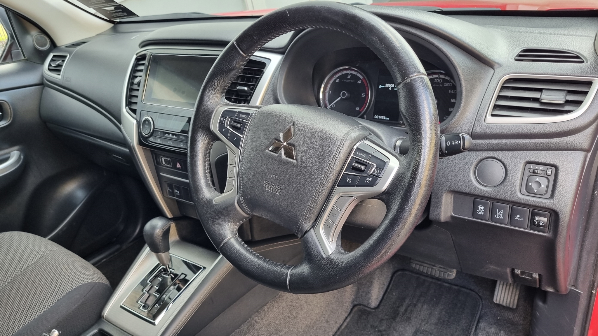 Mitsubishi Triton 2023 - 12