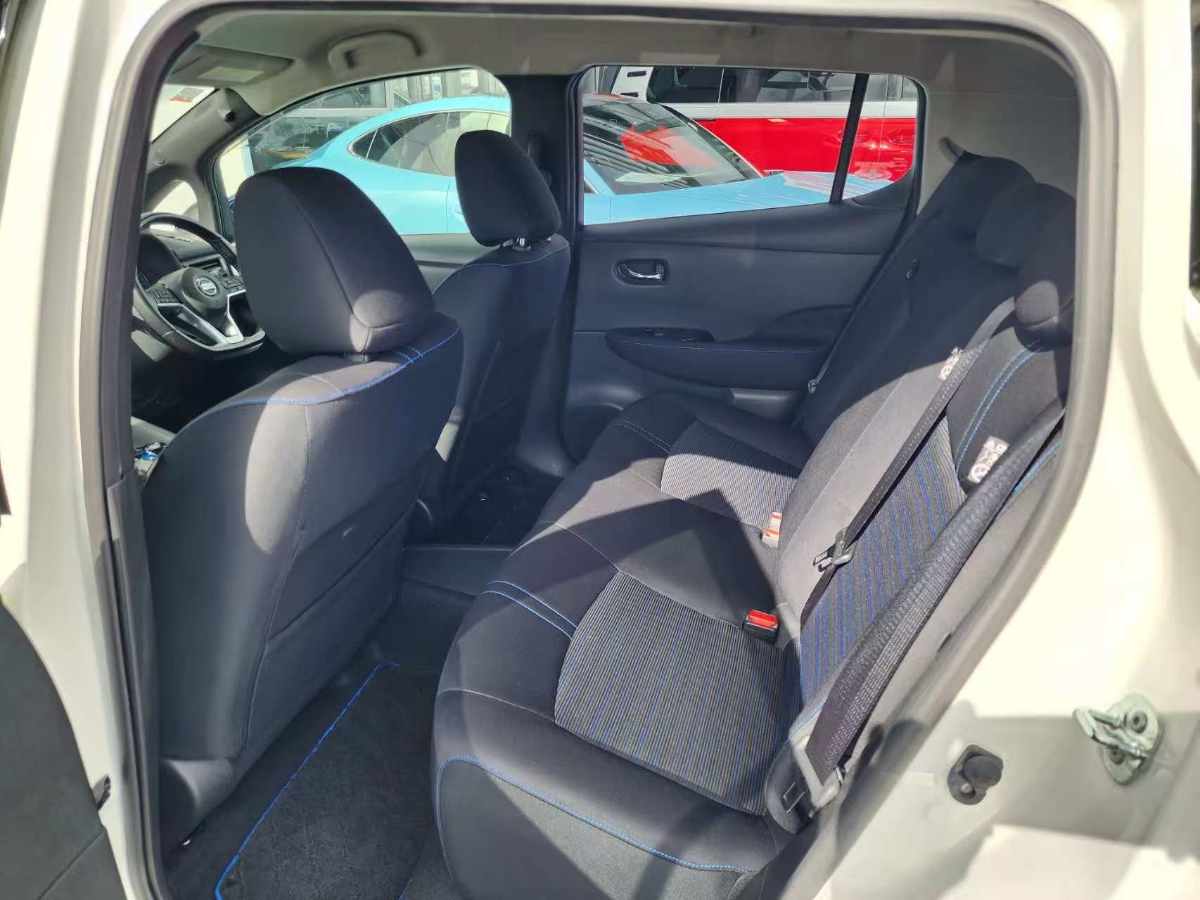 Nissan LEAF 2017 - 12