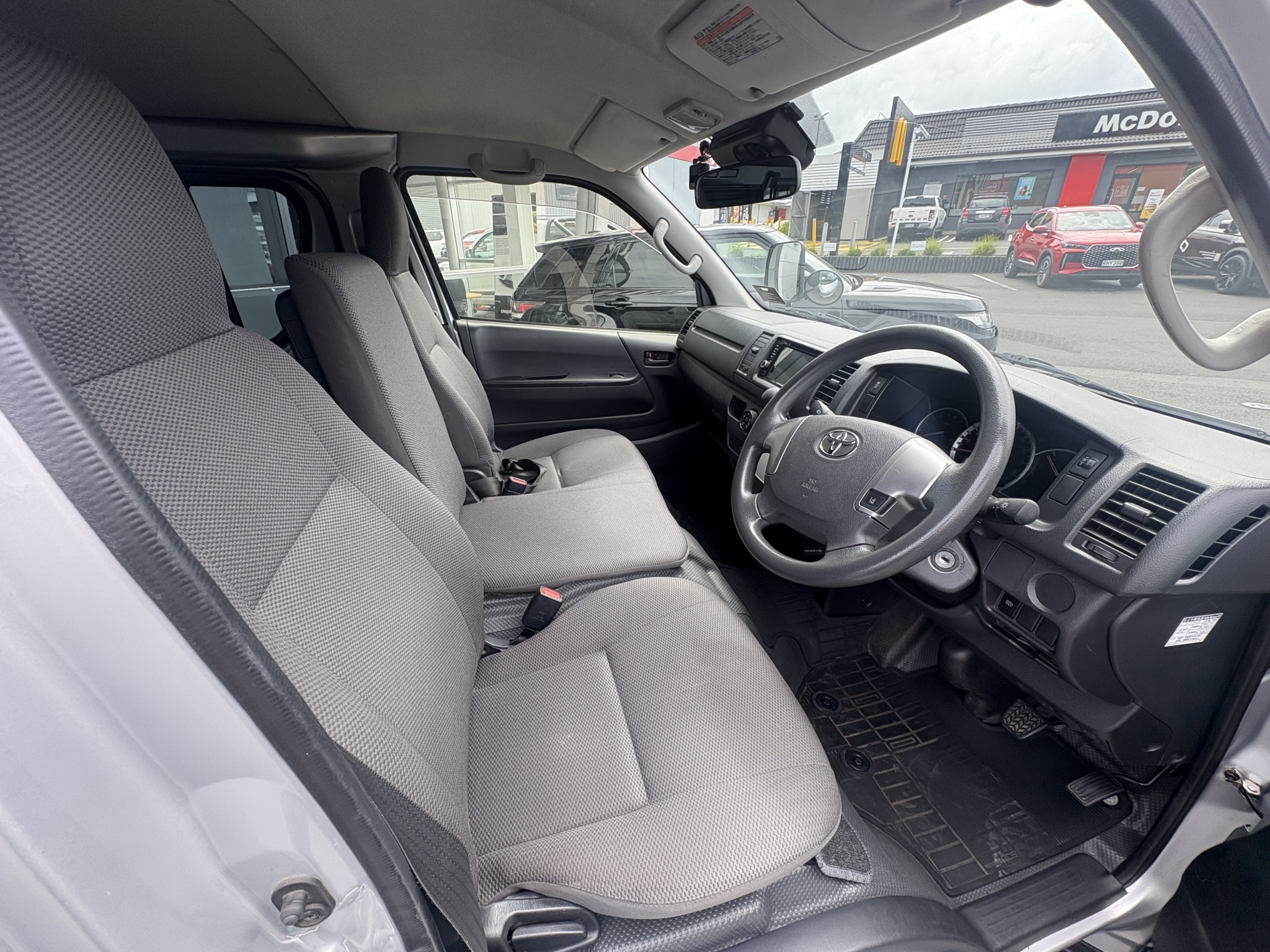 Toyota Hiace 2018 - 7