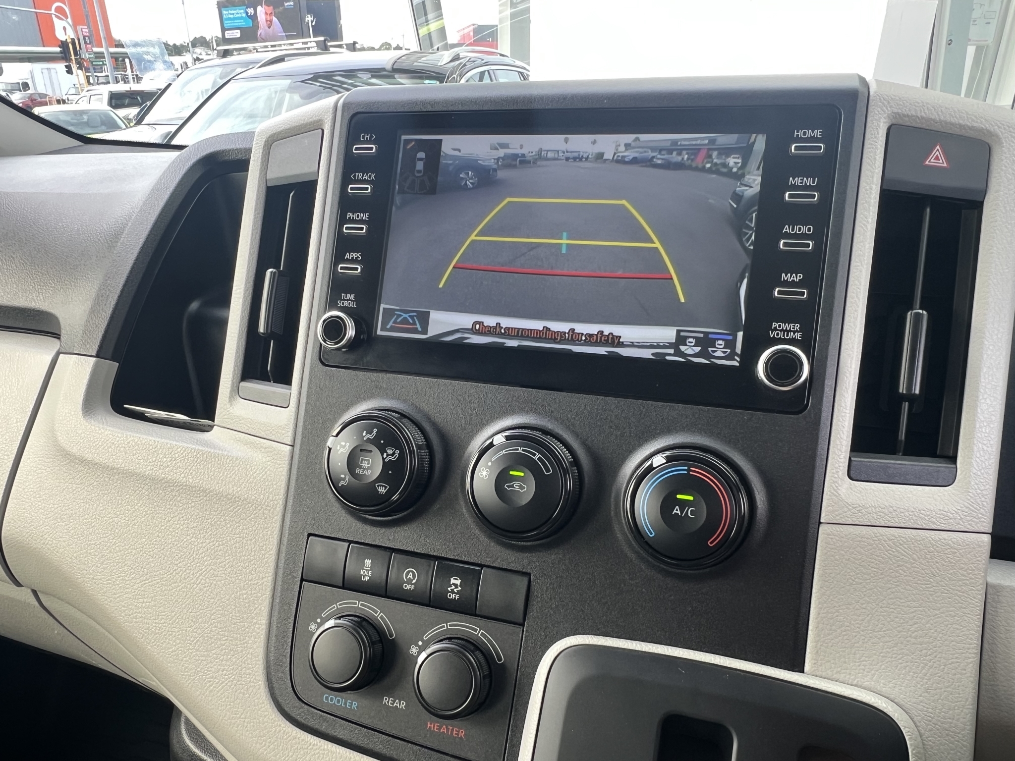Toyota Hiace 2020 - 19