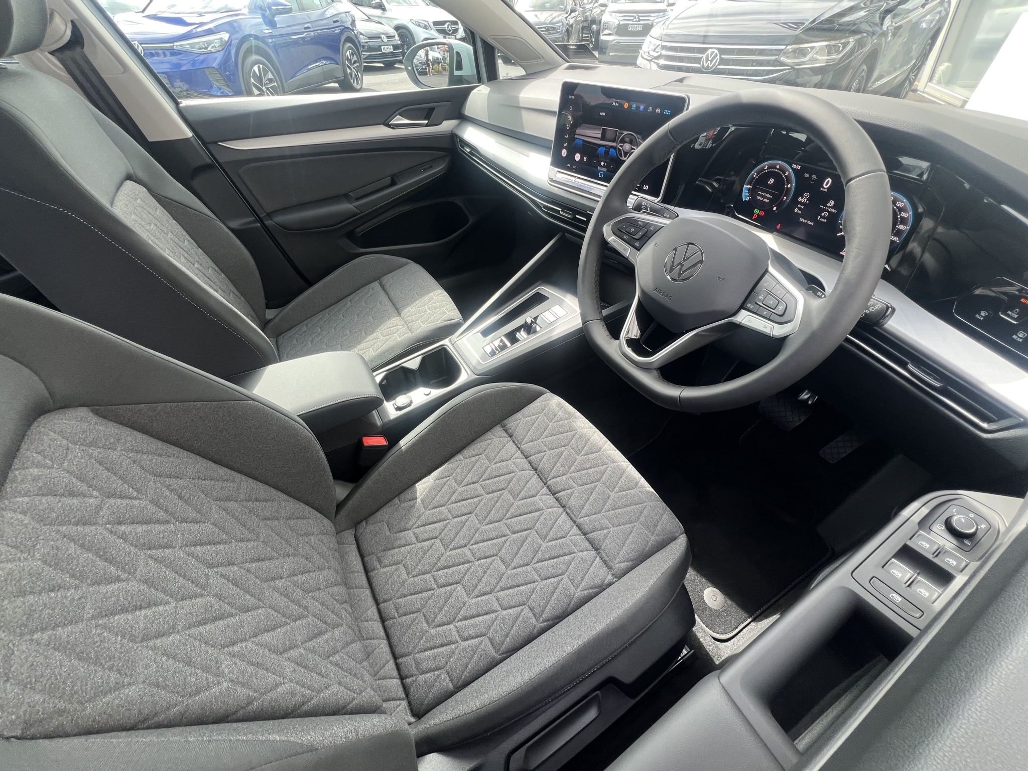 Volkswagen Golf 2025 - 14