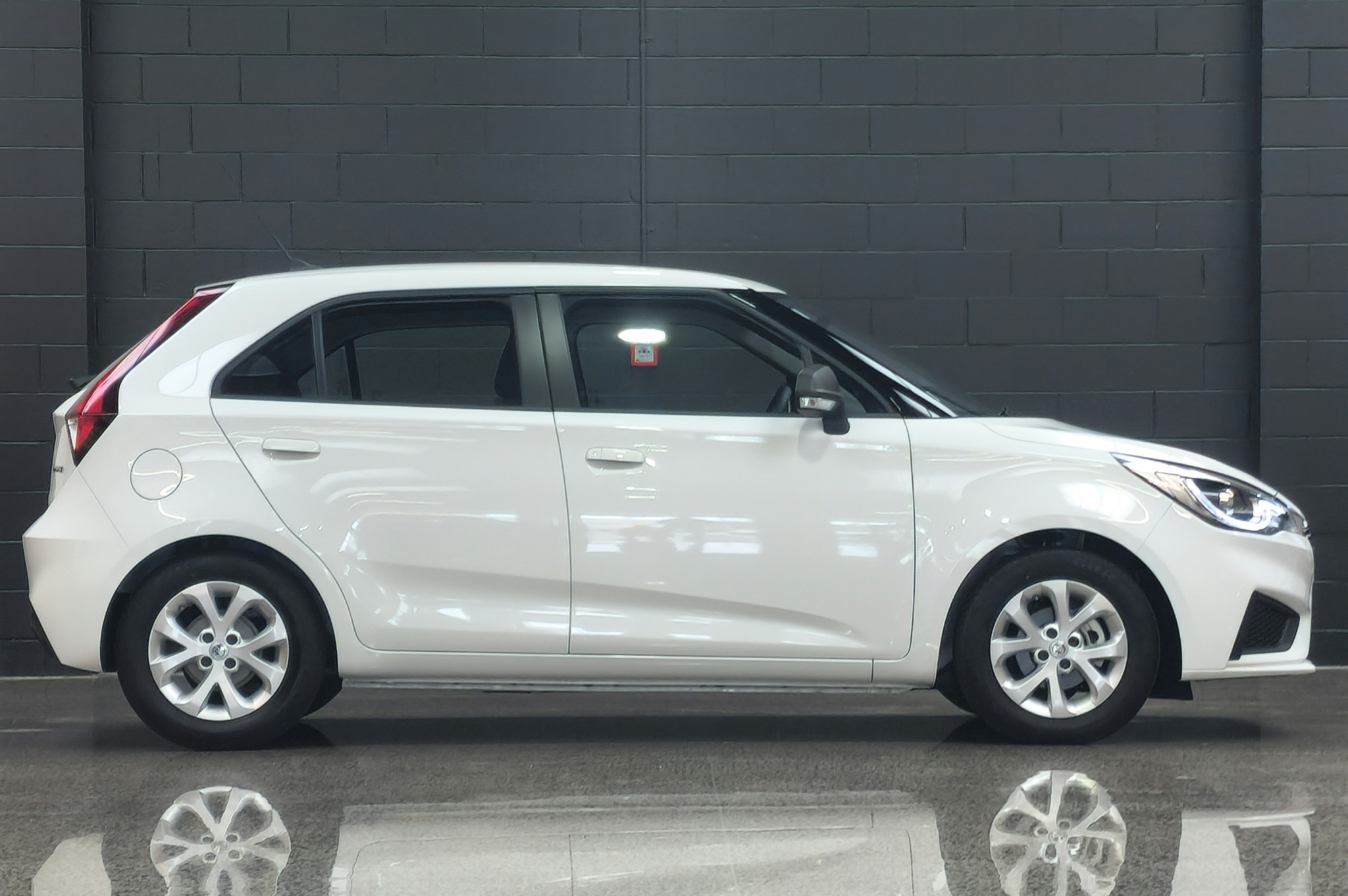 MG 3 2025 - 3
