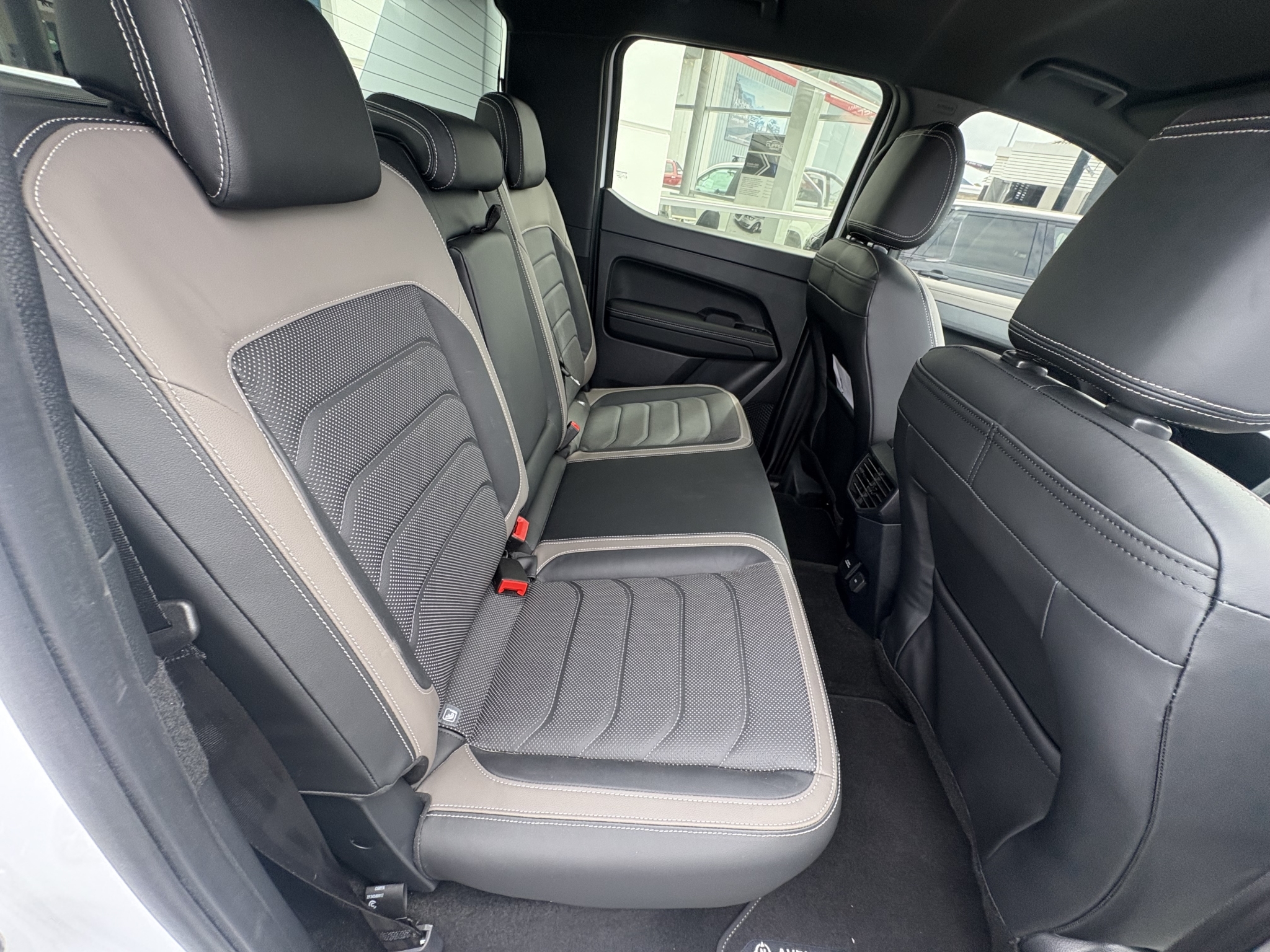 Volkswagen Amarok 2025 - 12